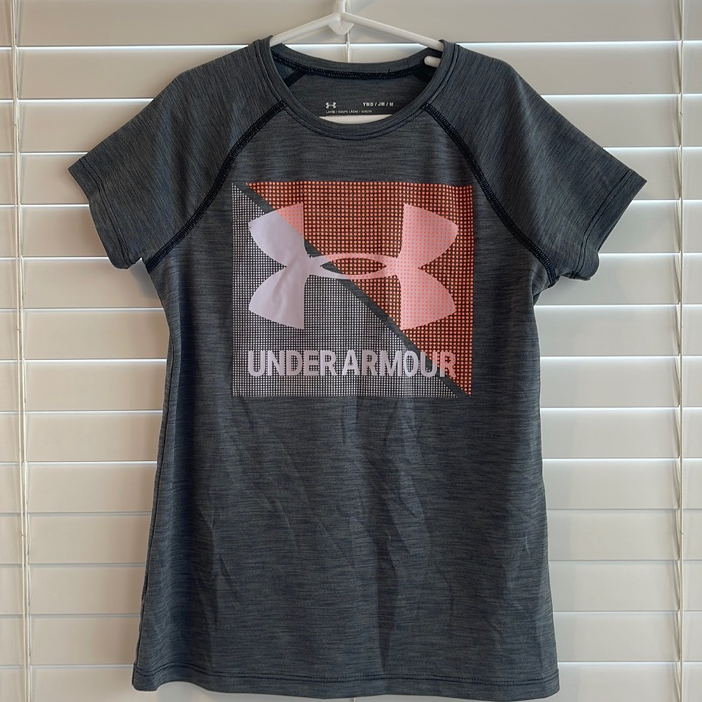 The brand is Under Armour. It’s a YM. Gray dry fit shirt.
